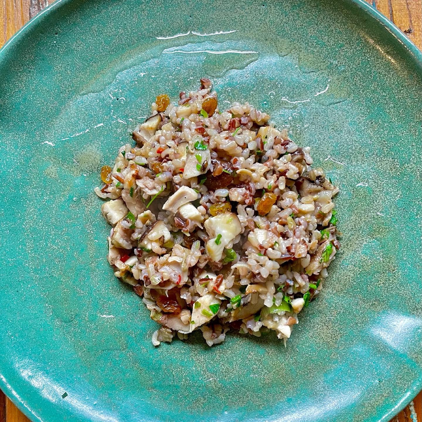 No momento você está vendo Arroz colorido com shitake e frango