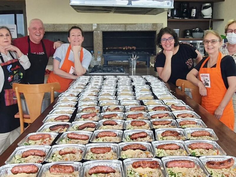 Cozinha Solidária em ação – O grupo do Cozinha